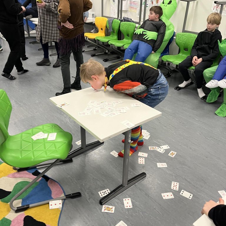 423454471_907144564240964_5385688756483347634_n