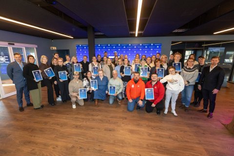 Eikin hlýtur styrk frá Blue-bílaleigu