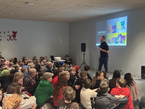 Bjarni Fritz í heimsókn í Holtaskóla